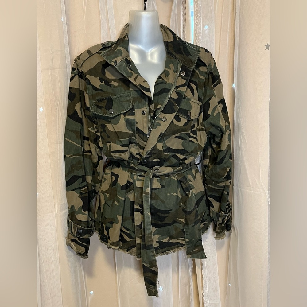 Forever21 Contemporary lightweight camo jacket Women’s size S. Great condition! - Picture 1 of 6